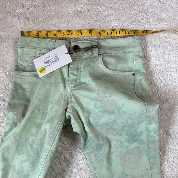 Yerse Junky mint green floral print low rise skinny jeans, NWT small or T1 - Picture 7 of 9